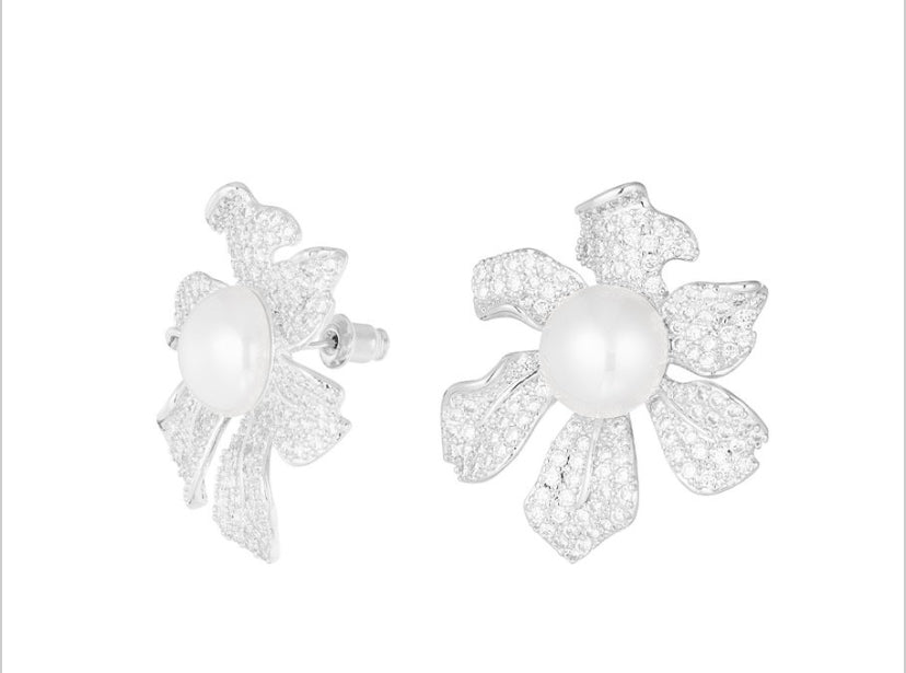 Flower pearl oorbellen